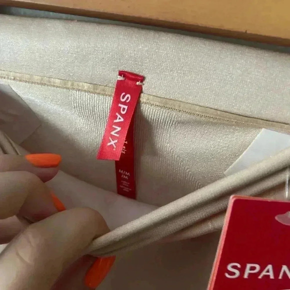 NWT Spanx OnCore Mid-Thigh Short M - Picture 4 of 6